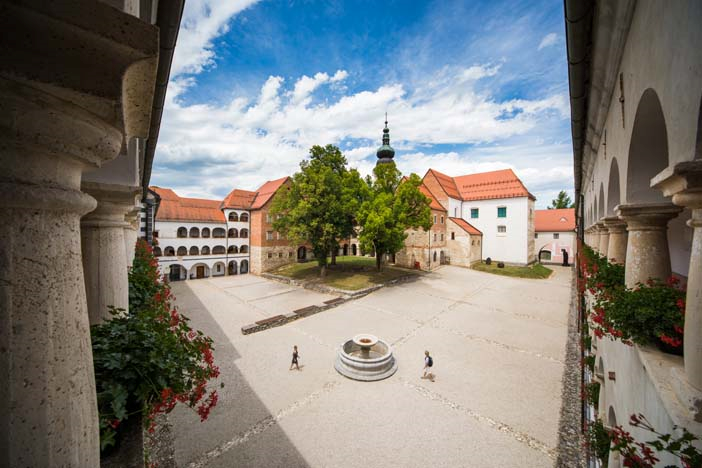 159003-F010295-kostanjevica_galerija_bozidar_jakac_jost_gantar_2-photo-l.jpg